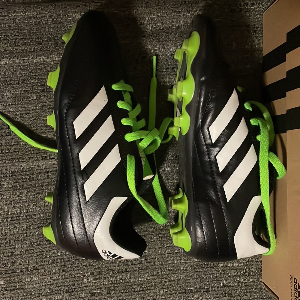Cleats - Picture 5 of 6